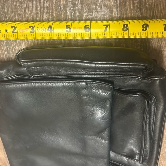 Danier MINT new as possible Black Leather Messenger/crossbody bag ultra soft - Picture 13 of 16